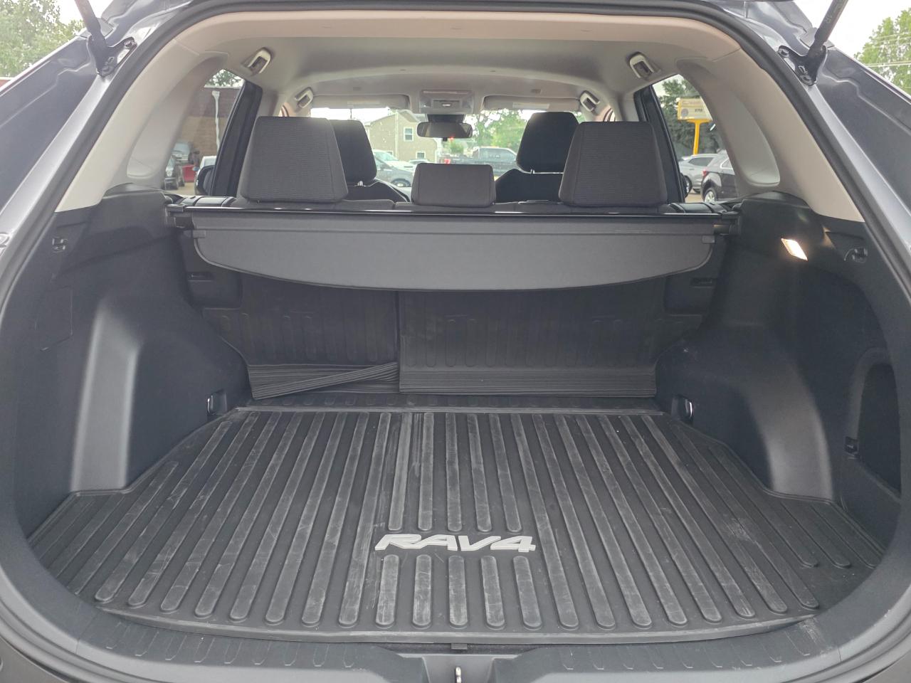 Toyota RAV4 Hybrid LE 2025
