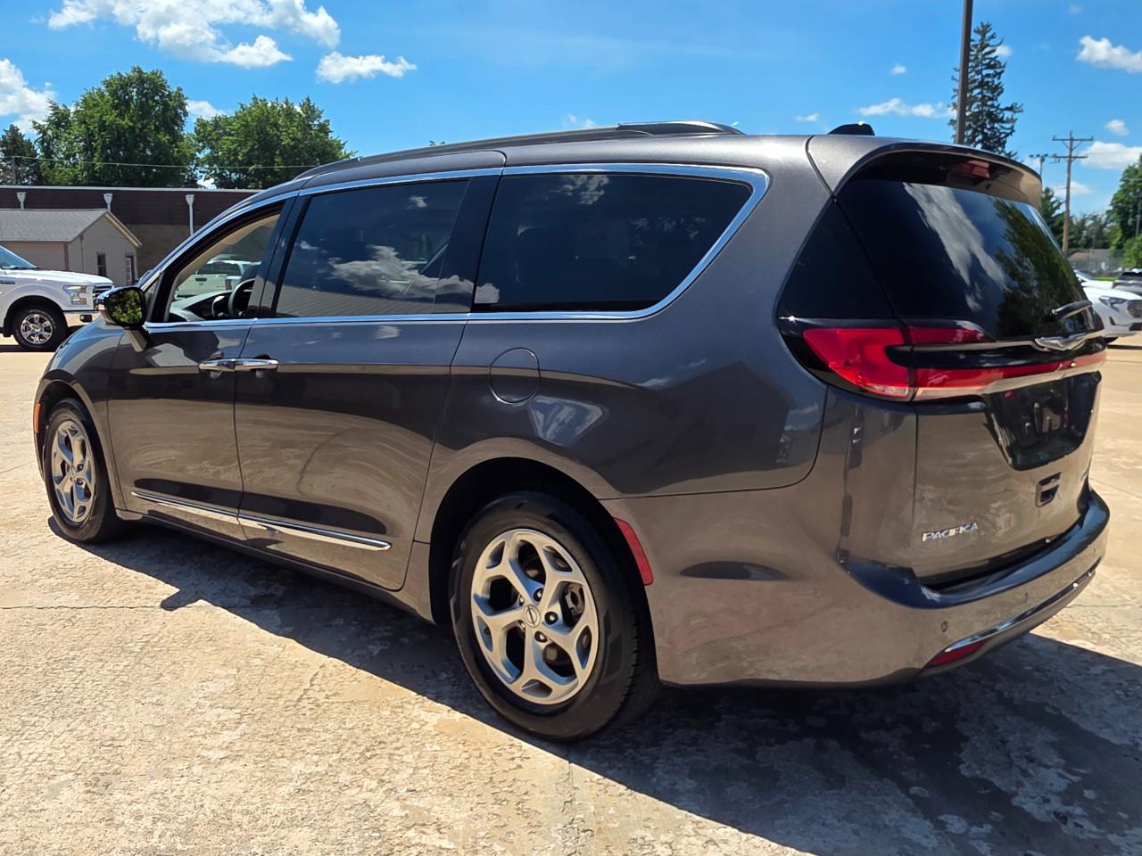 Chrysler Pacifica Limited 2023