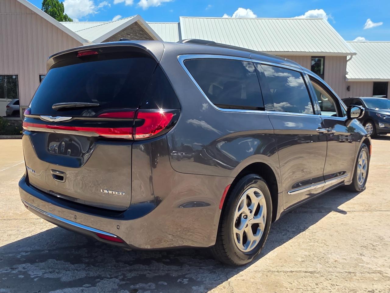 Chrysler Pacifica Limited 2023