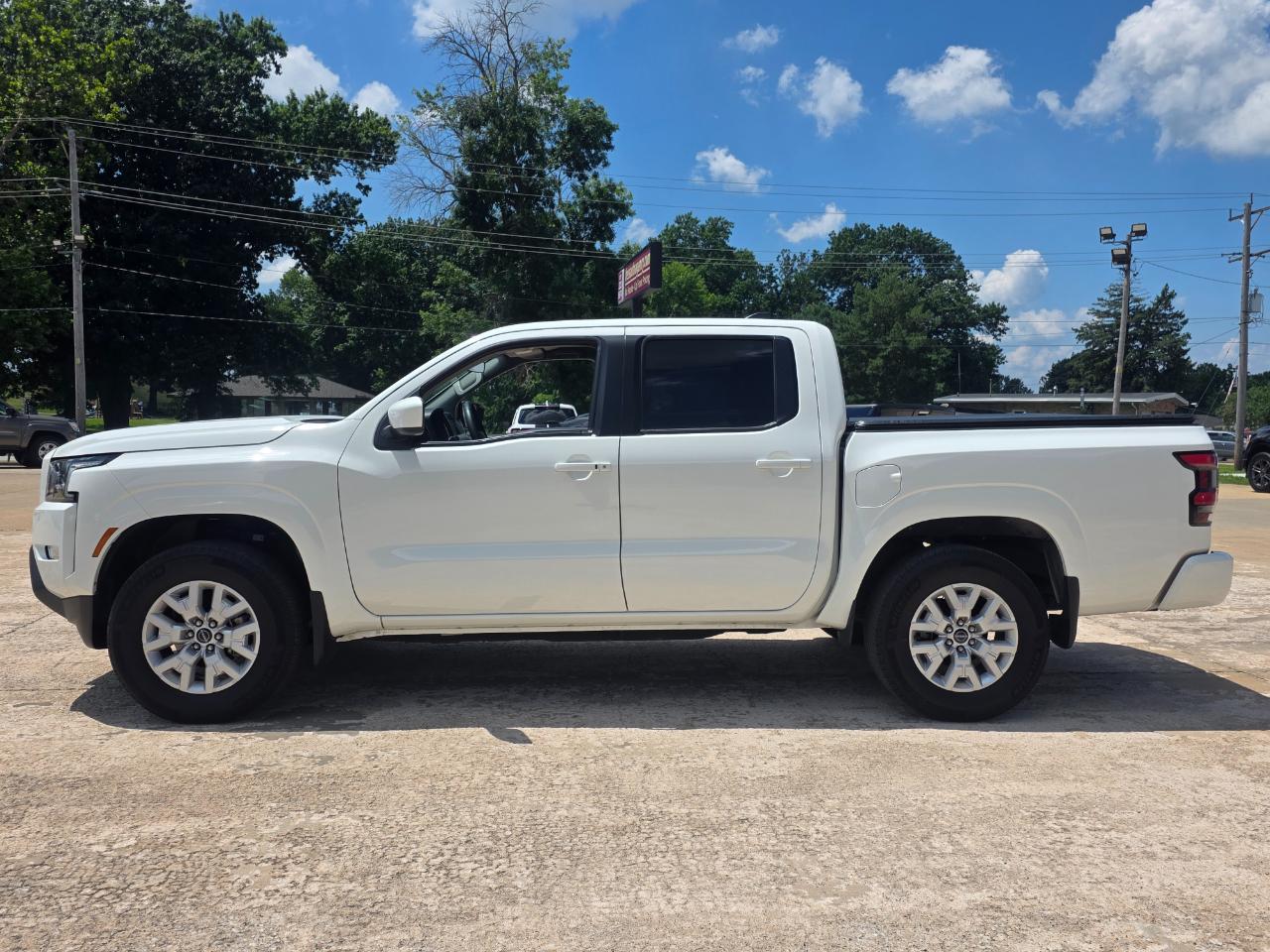 Nissan Frontier SV Crew Cab 4WD 2023