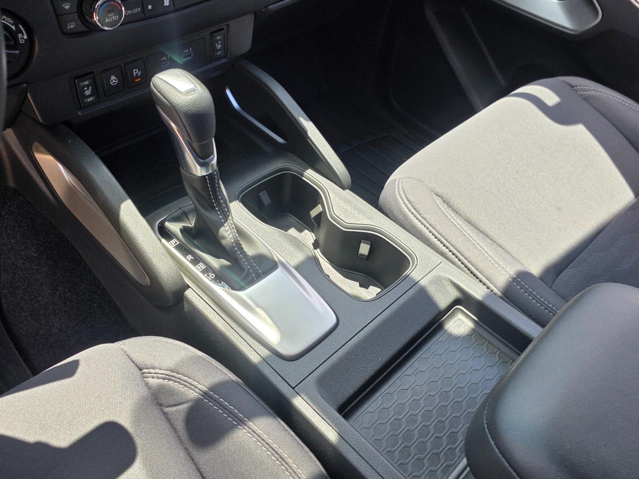 Nissan Frontier SV Crew Cab 4WD 2023