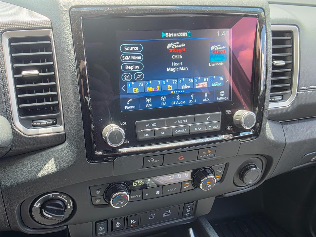 Nissan Frontier SV Crew Cab 4WD 2023