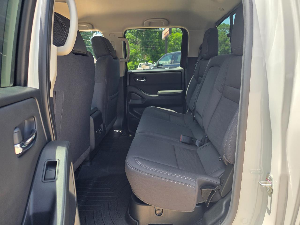 Nissan Frontier SV Crew Cab 4WD 2023