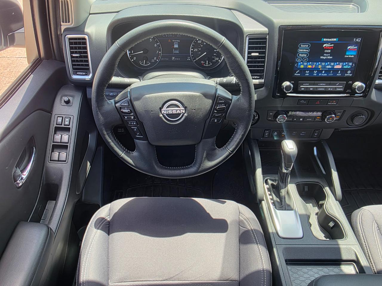 Nissan Frontier SV Crew Cab 4WD 2023