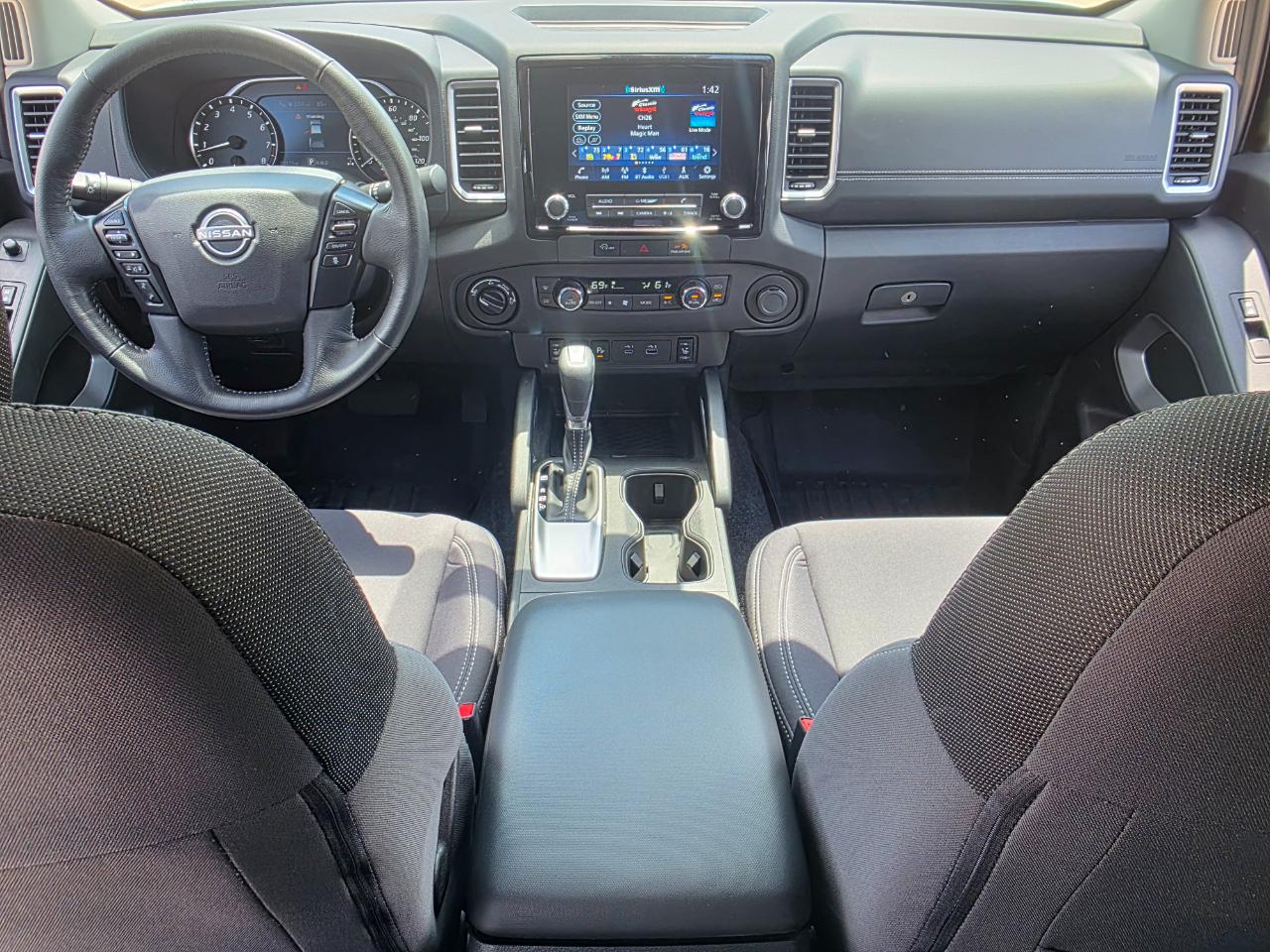 Nissan Frontier SV Crew Cab 4WD 2023