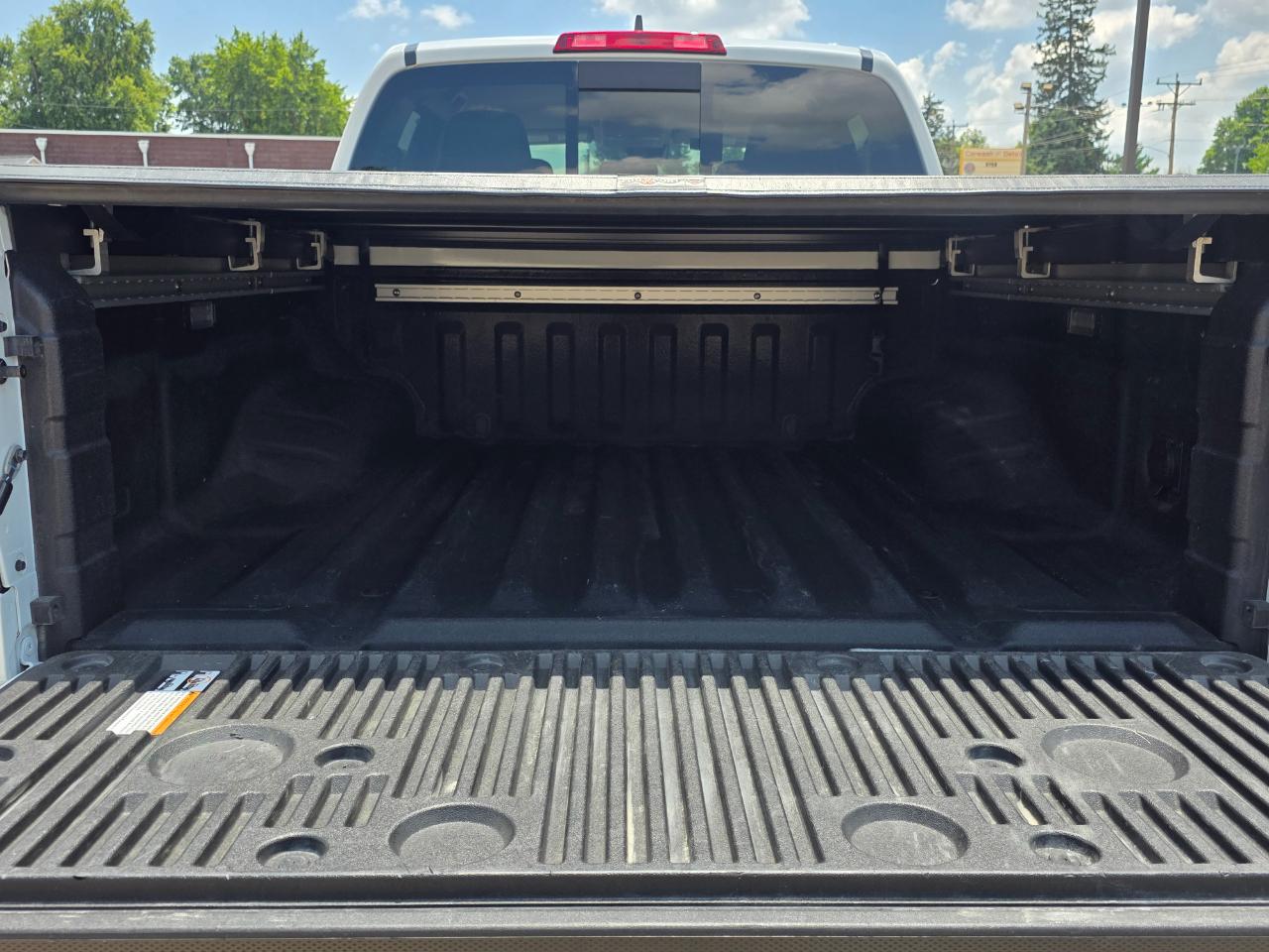 Nissan Frontier SV Crew Cab 4WD 2023