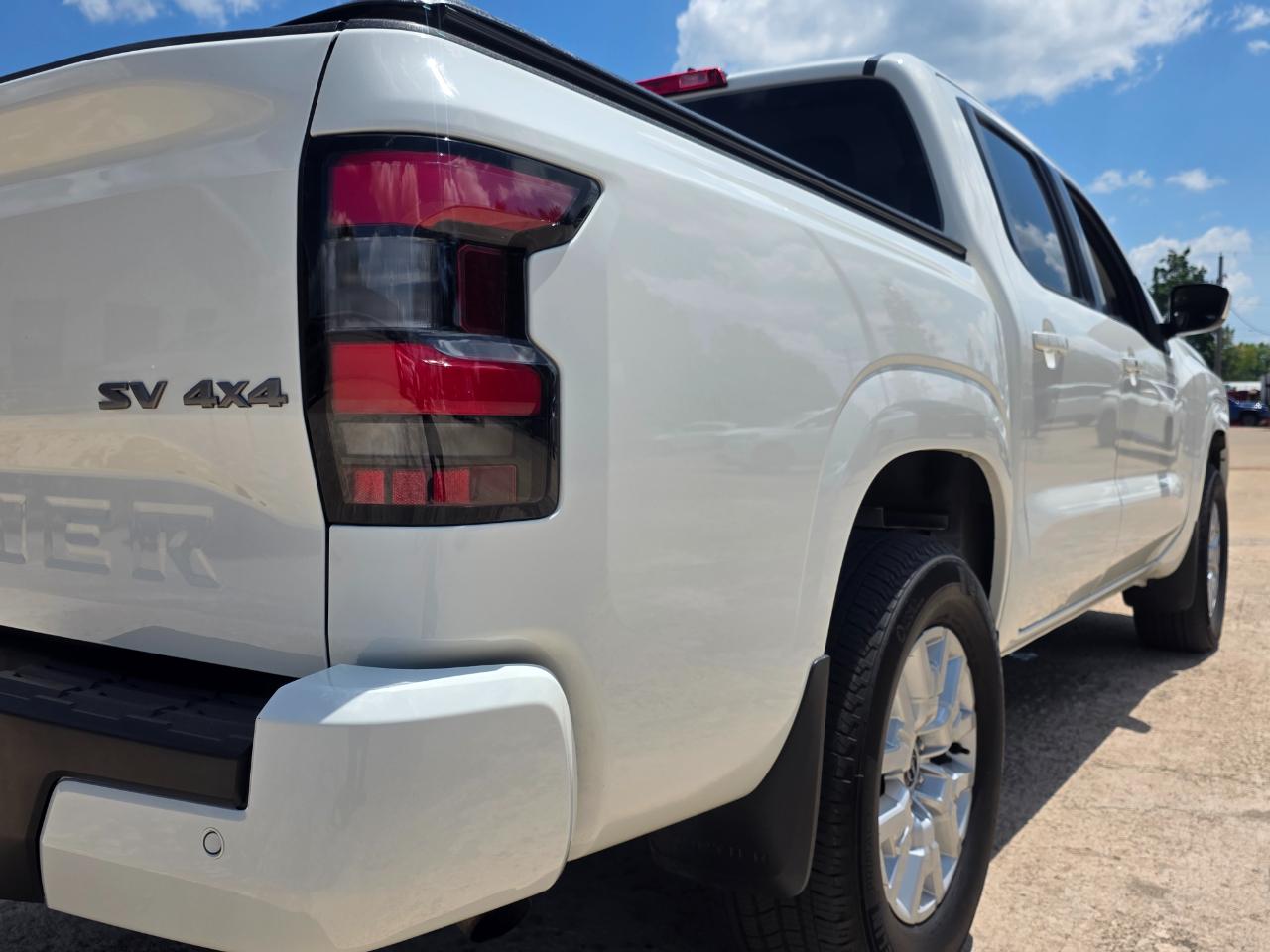 Nissan Frontier SV Crew Cab 4WD 2023