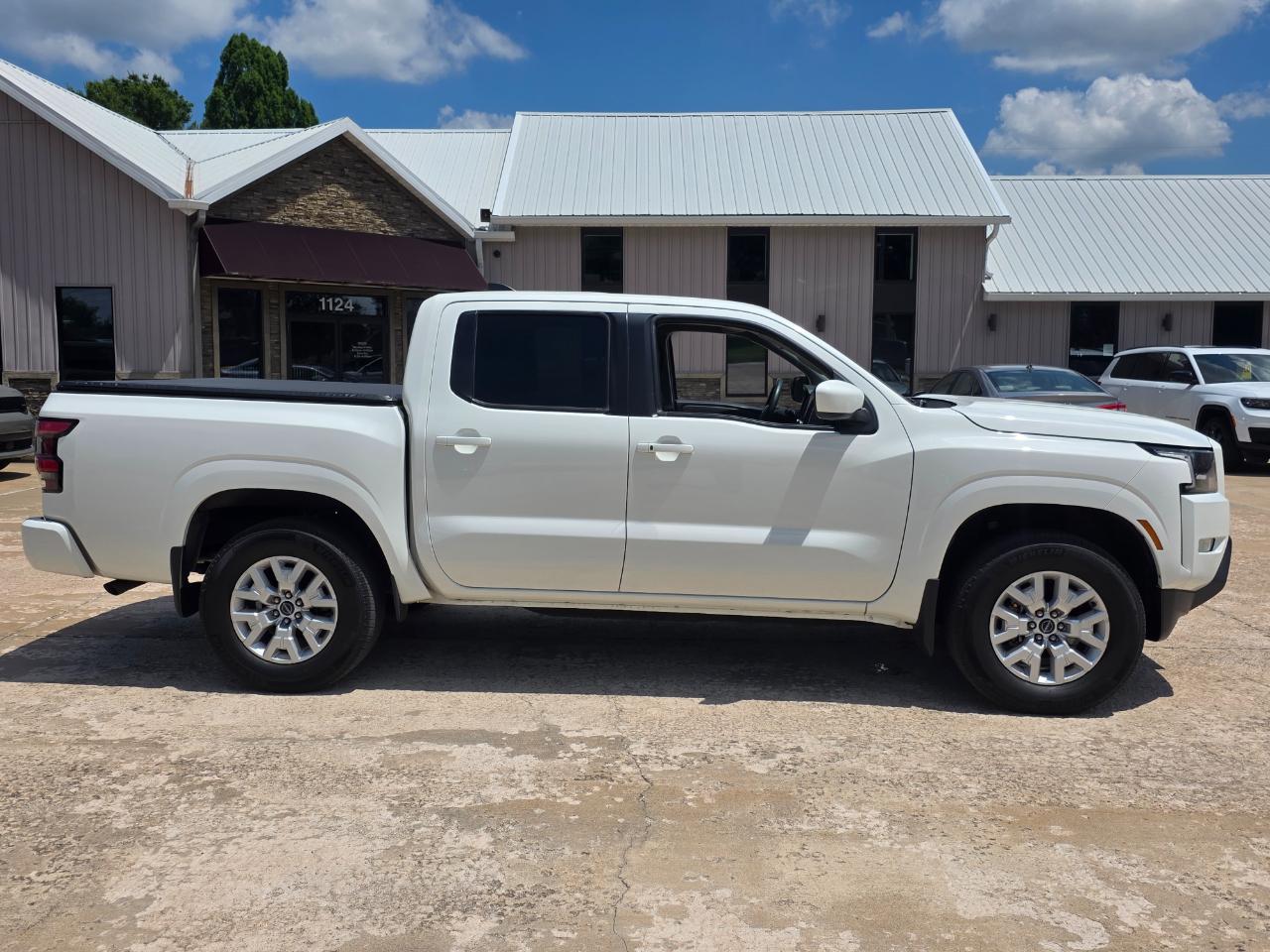 Nissan Frontier SV Crew Cab 4WD 2023