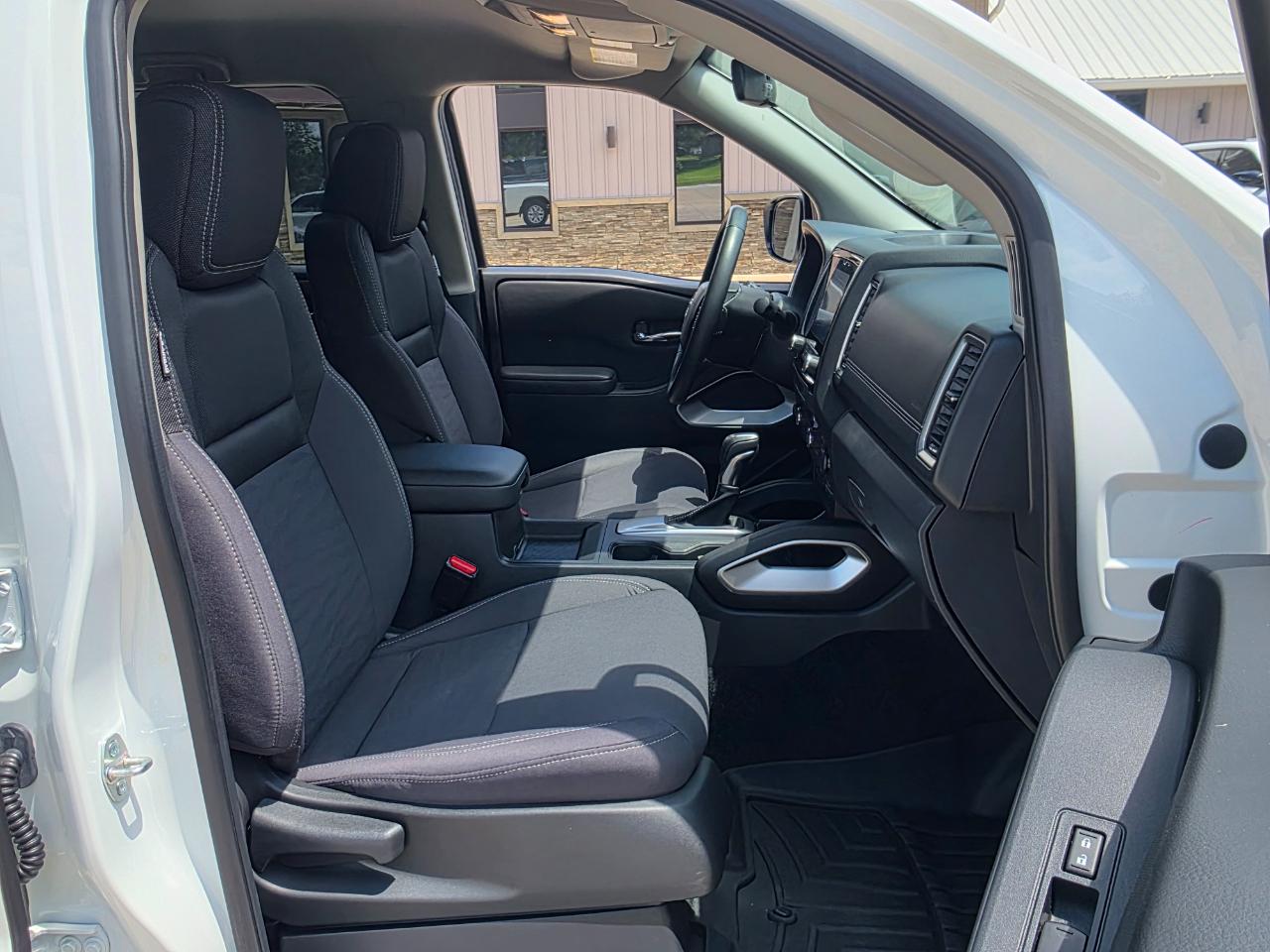 Nissan Frontier SV Crew Cab 4WD 2023