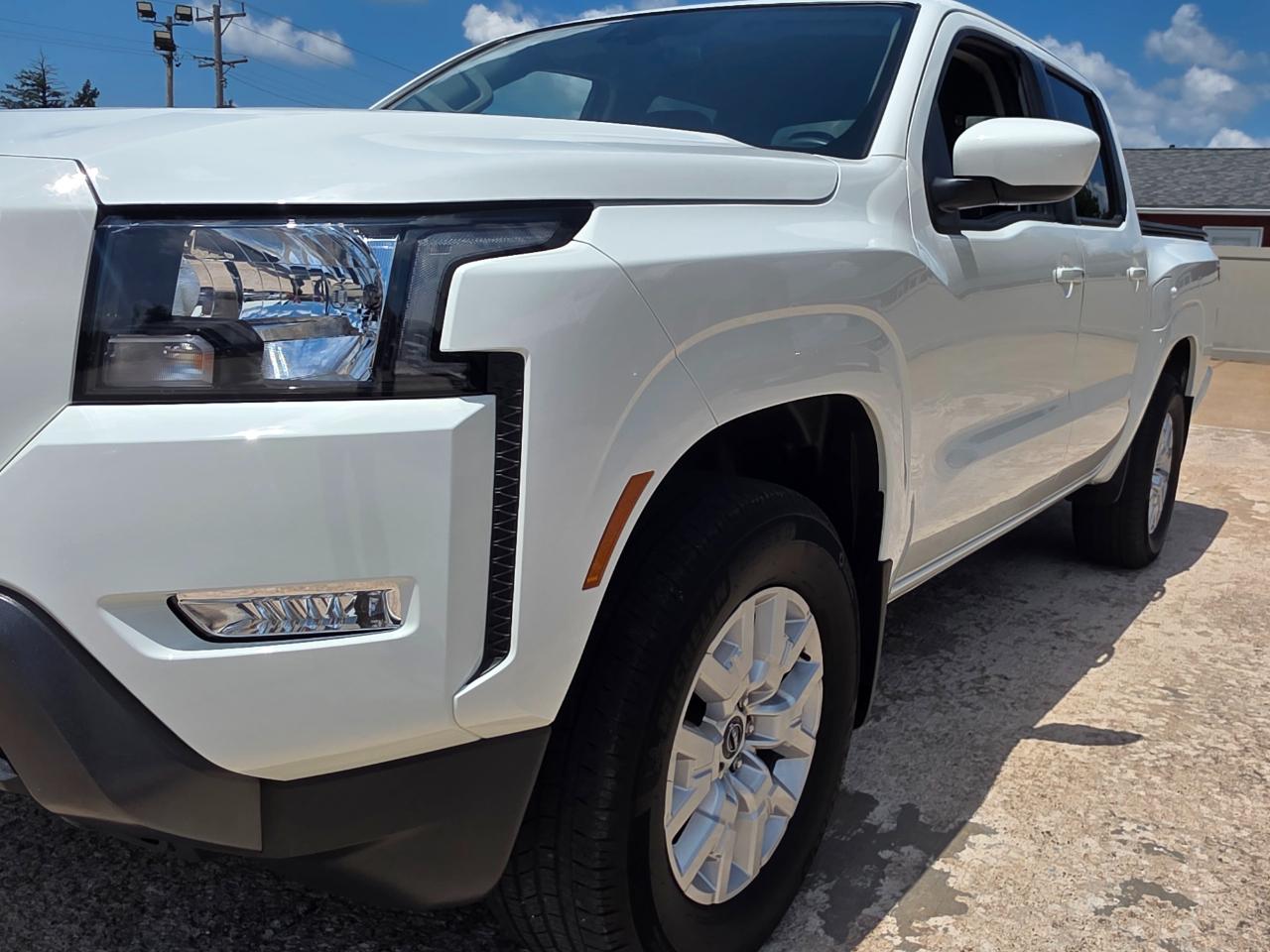 Nissan Frontier SV Crew Cab 4WD 2023