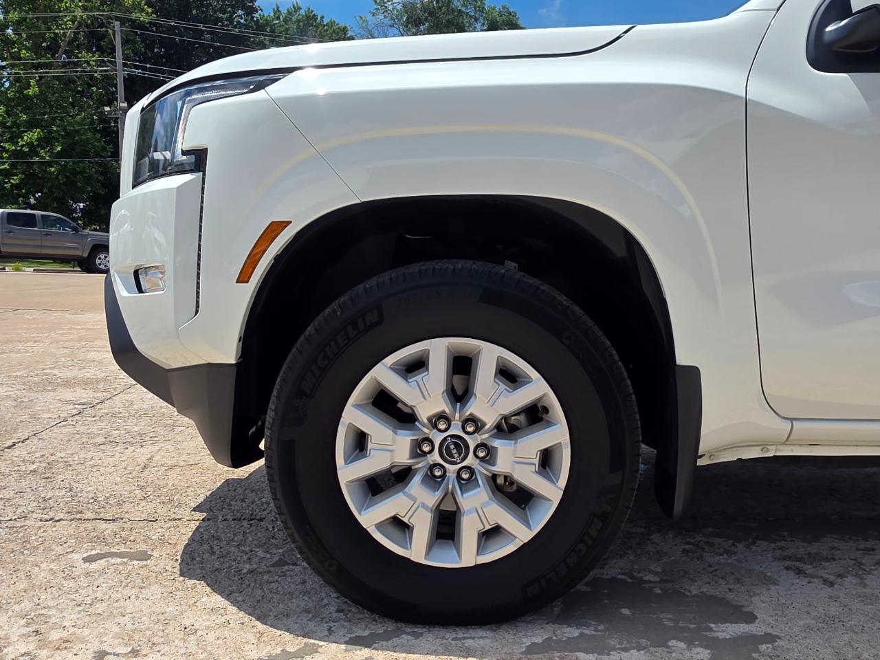 Nissan Frontier SV Crew Cab 4WD 2023