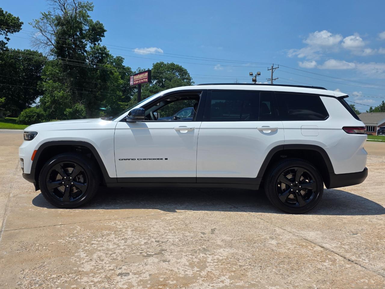 Jeep Grand Cherokee L Laredo 4WD 2023