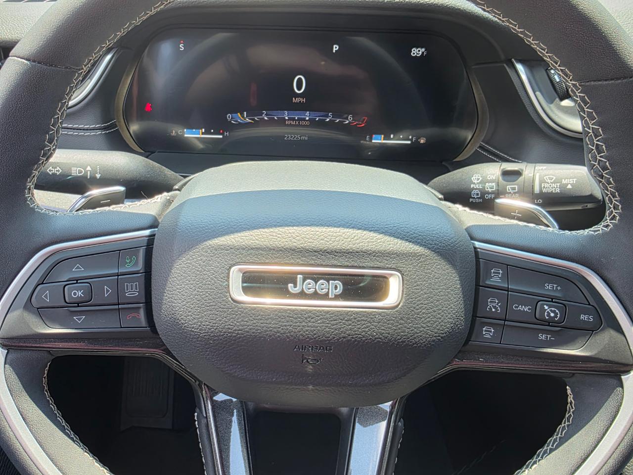Jeep Grand Cherokee L Laredo 4WD 2023