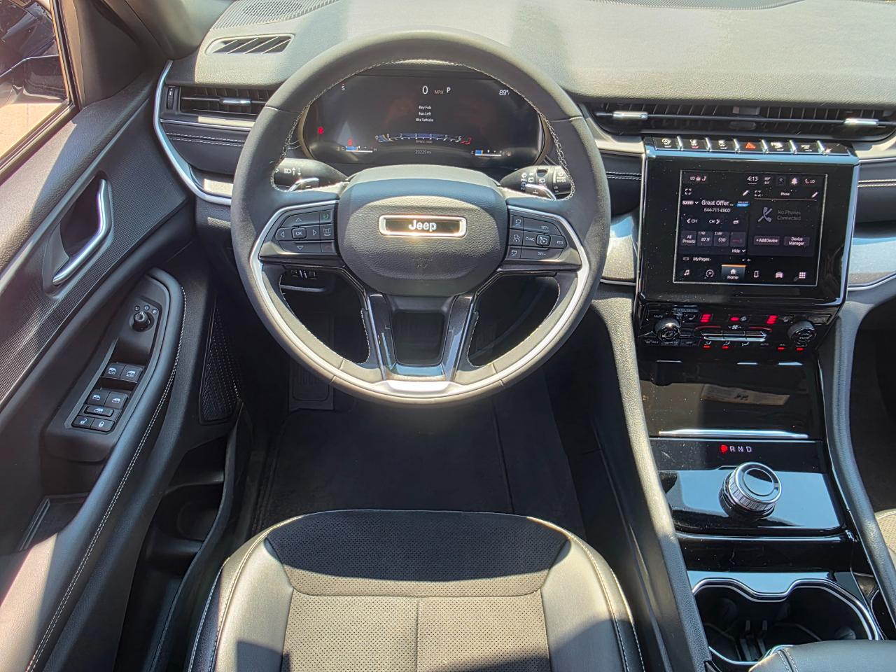 Jeep Grand Cherokee L Laredo 4WD 2023