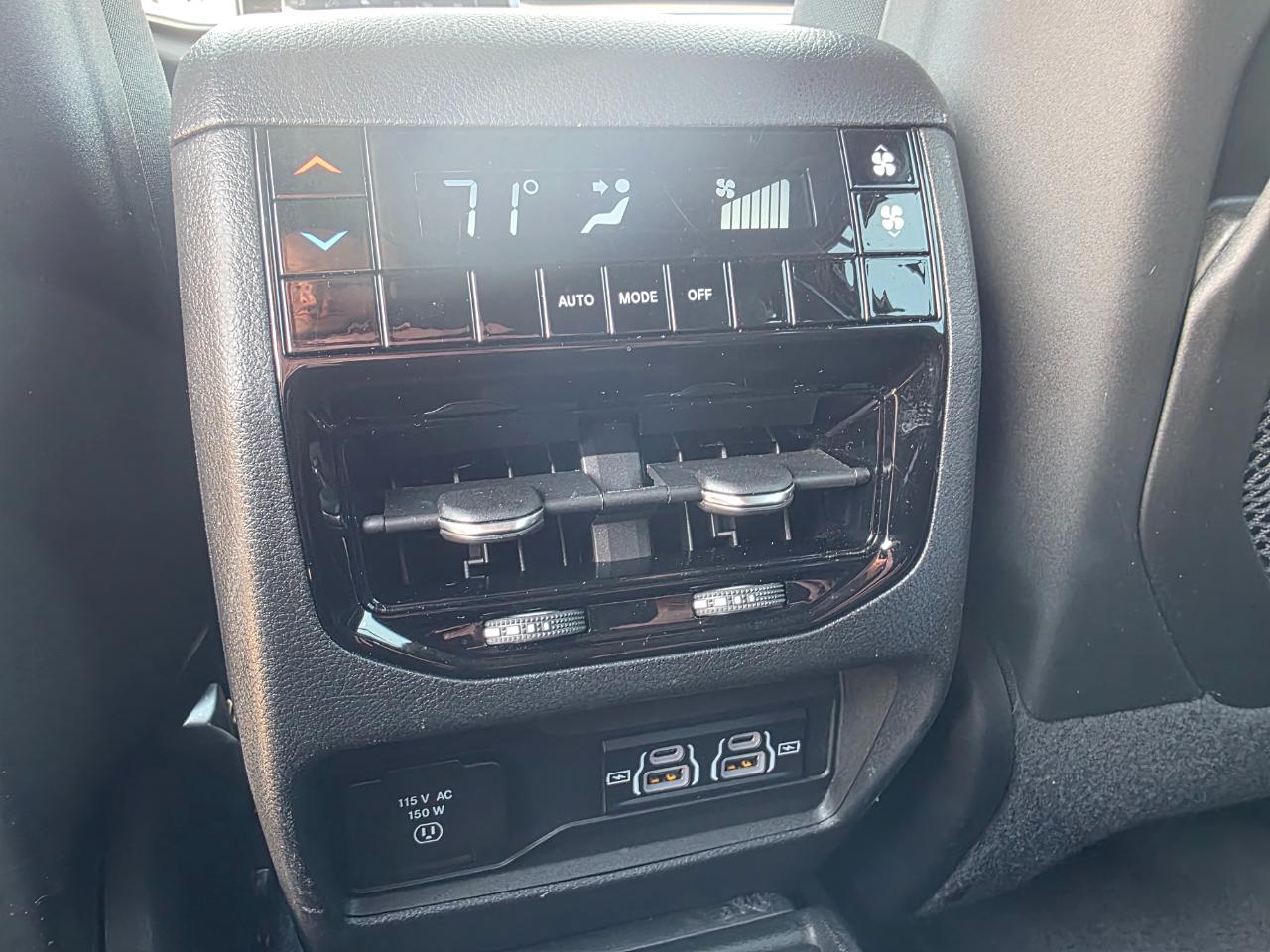 Jeep Grand Cherokee L Laredo 4WD 2023