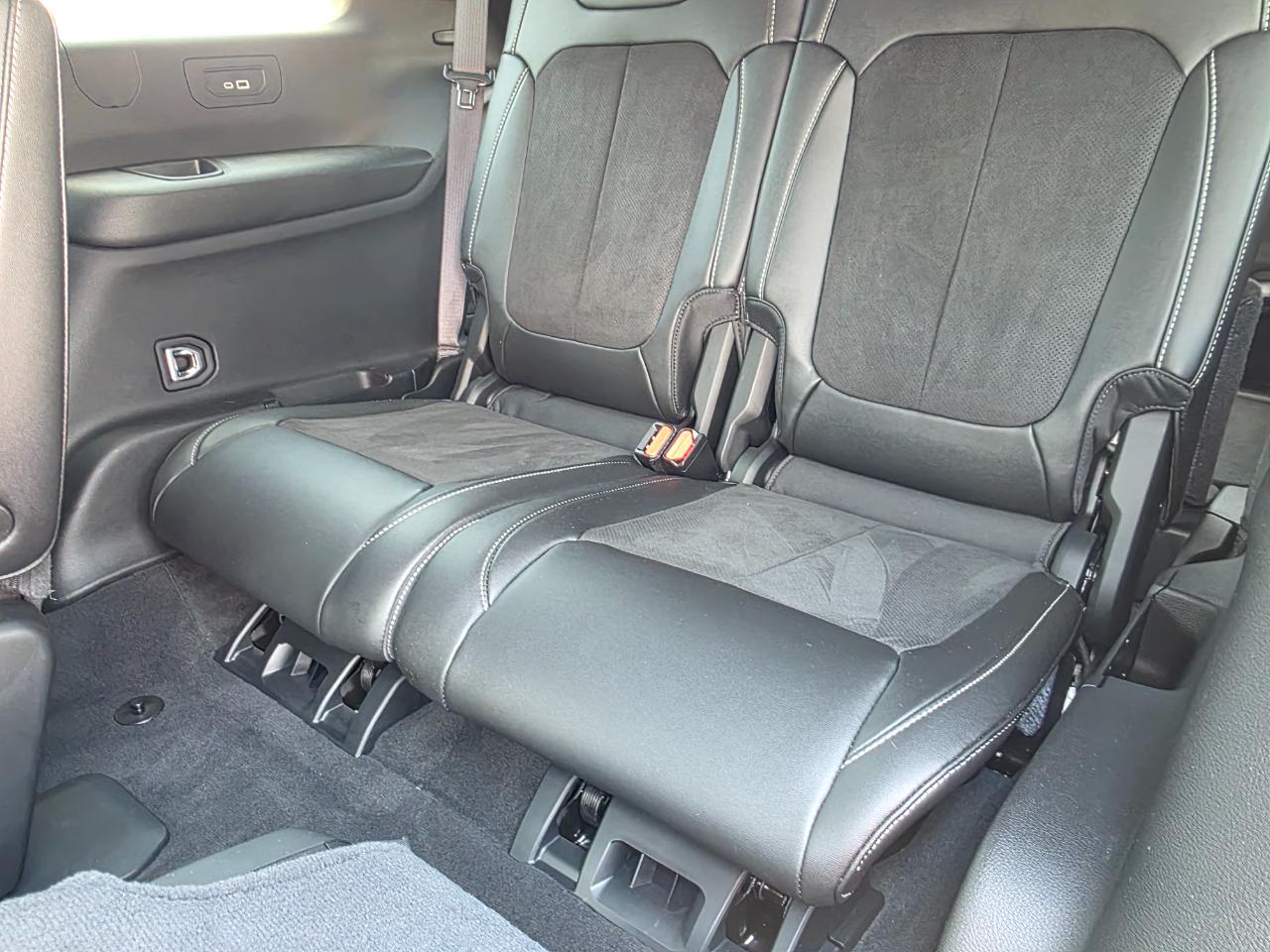 Jeep Grand Cherokee L Laredo 4WD 2023