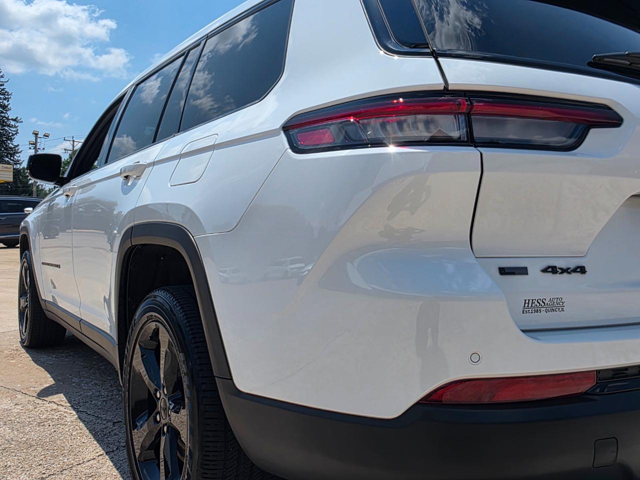 Jeep Grand Cherokee L Laredo 4WD 2023