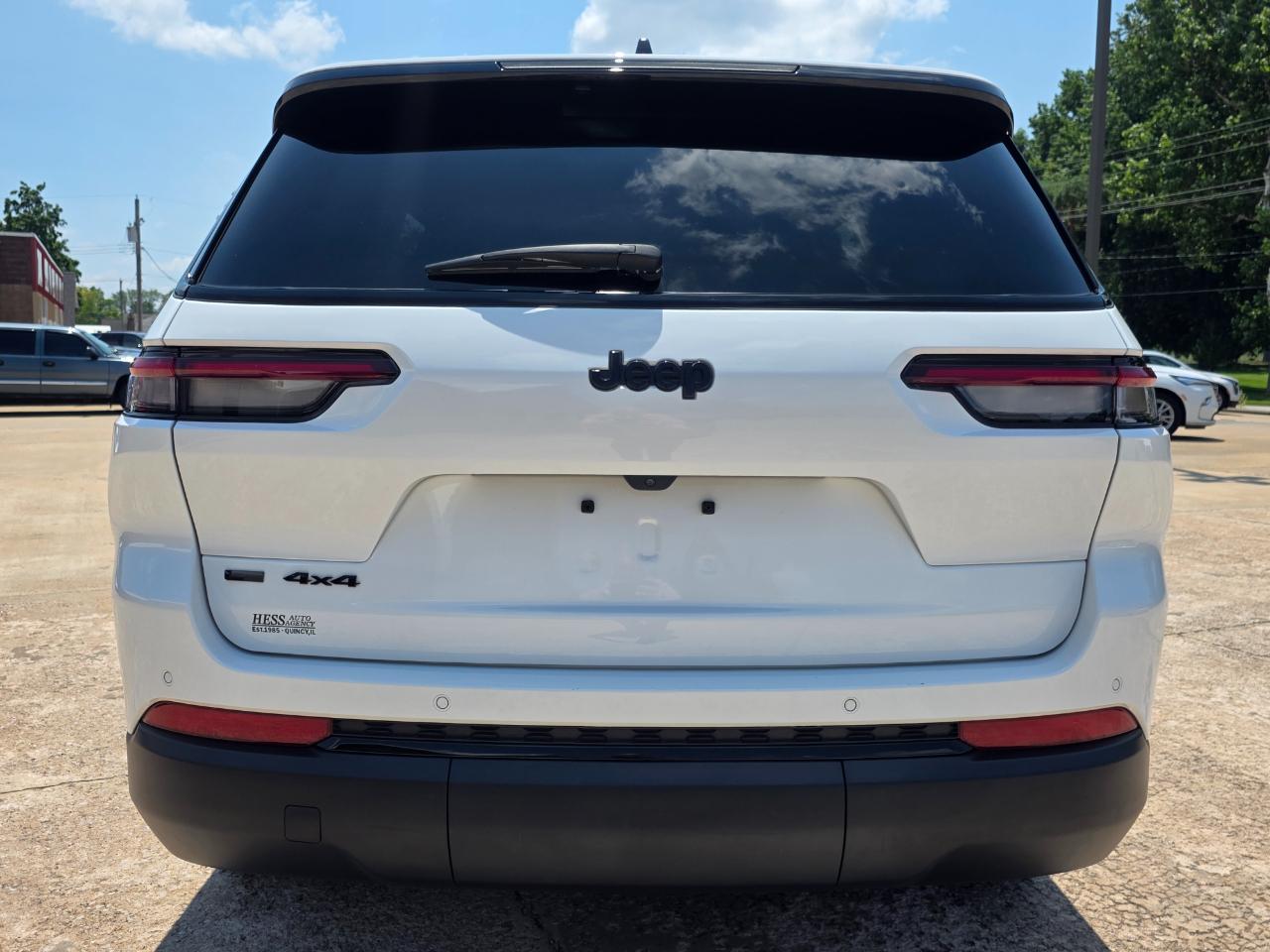 Jeep Grand Cherokee L Laredo 4WD 2023