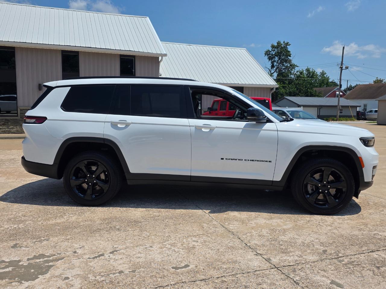Jeep Grand Cherokee L Laredo 4WD 2023