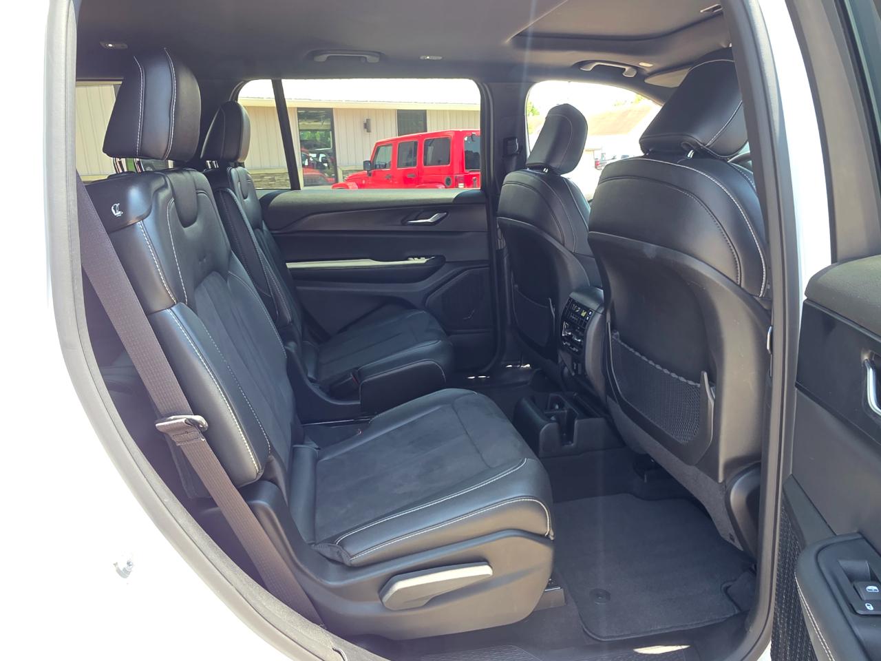 Jeep Grand Cherokee L Laredo 4WD 2023