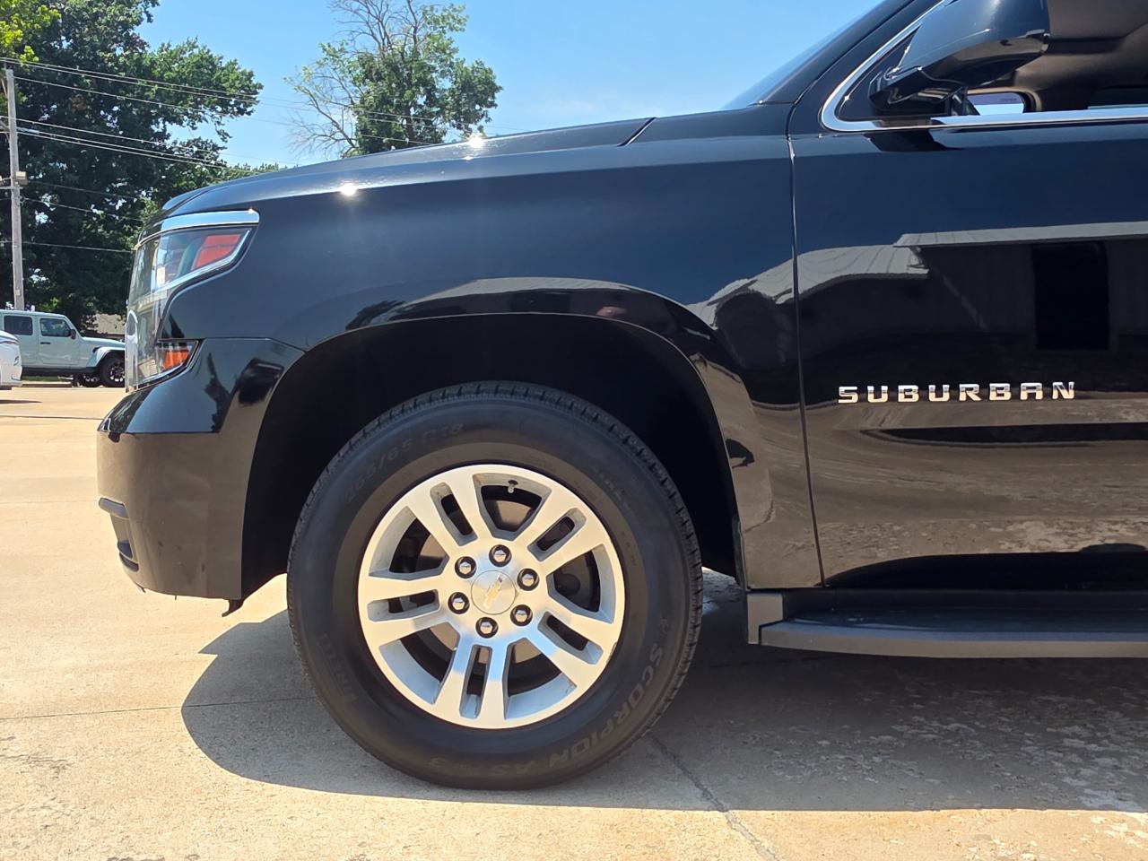 Chevrolet Suburban LT 4WD 2019