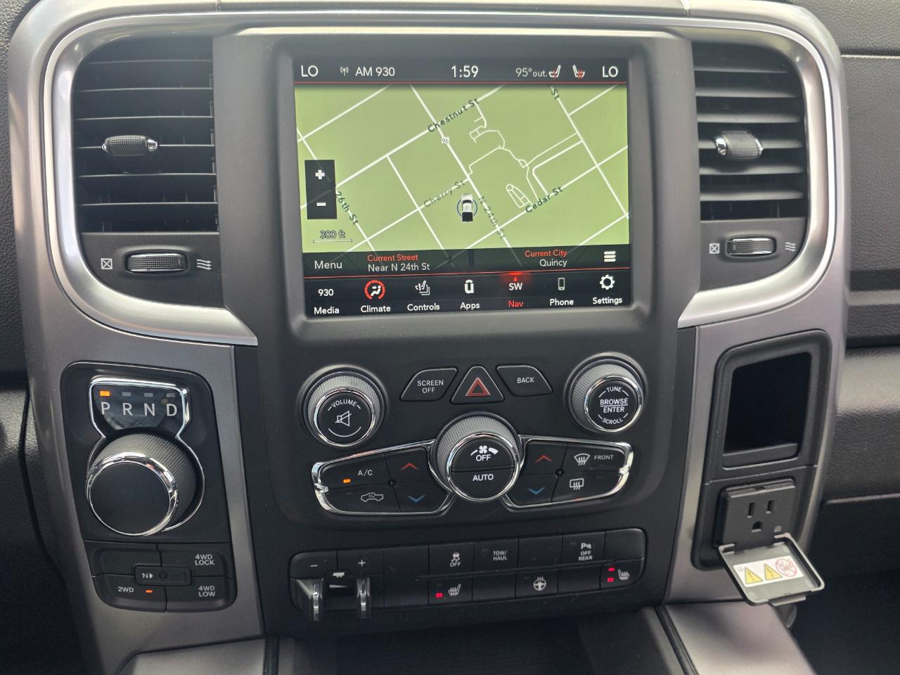 RAM 1500 Classic Tradesman Crew Cab SWB 4WD 2022