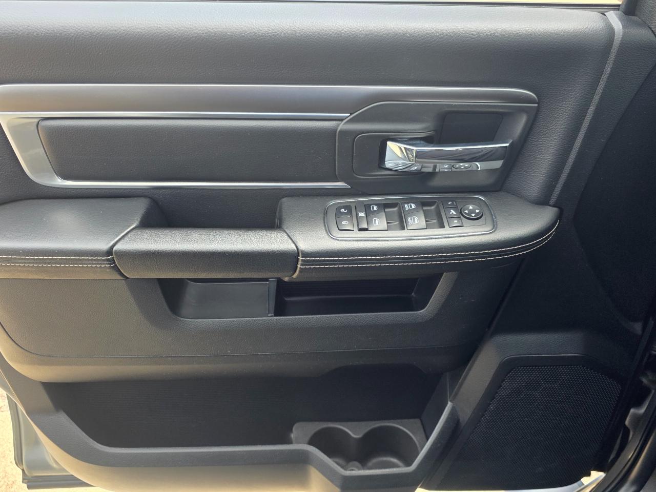 RAM 1500 Classic Tradesman Crew Cab SWB 4WD 2022