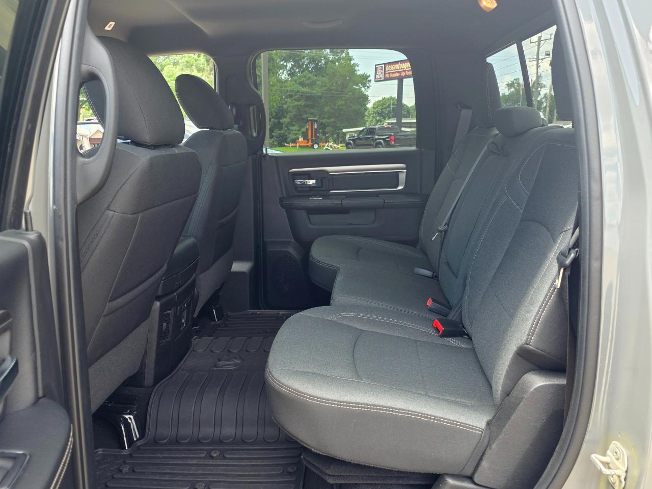 RAM 1500 Classic Tradesman Crew Cab SWB 4WD 2022