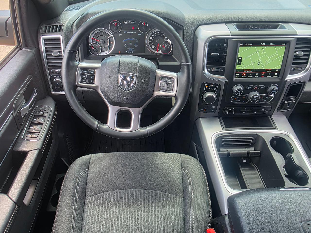 RAM 1500 Classic Tradesman Crew Cab SWB 4WD 2022