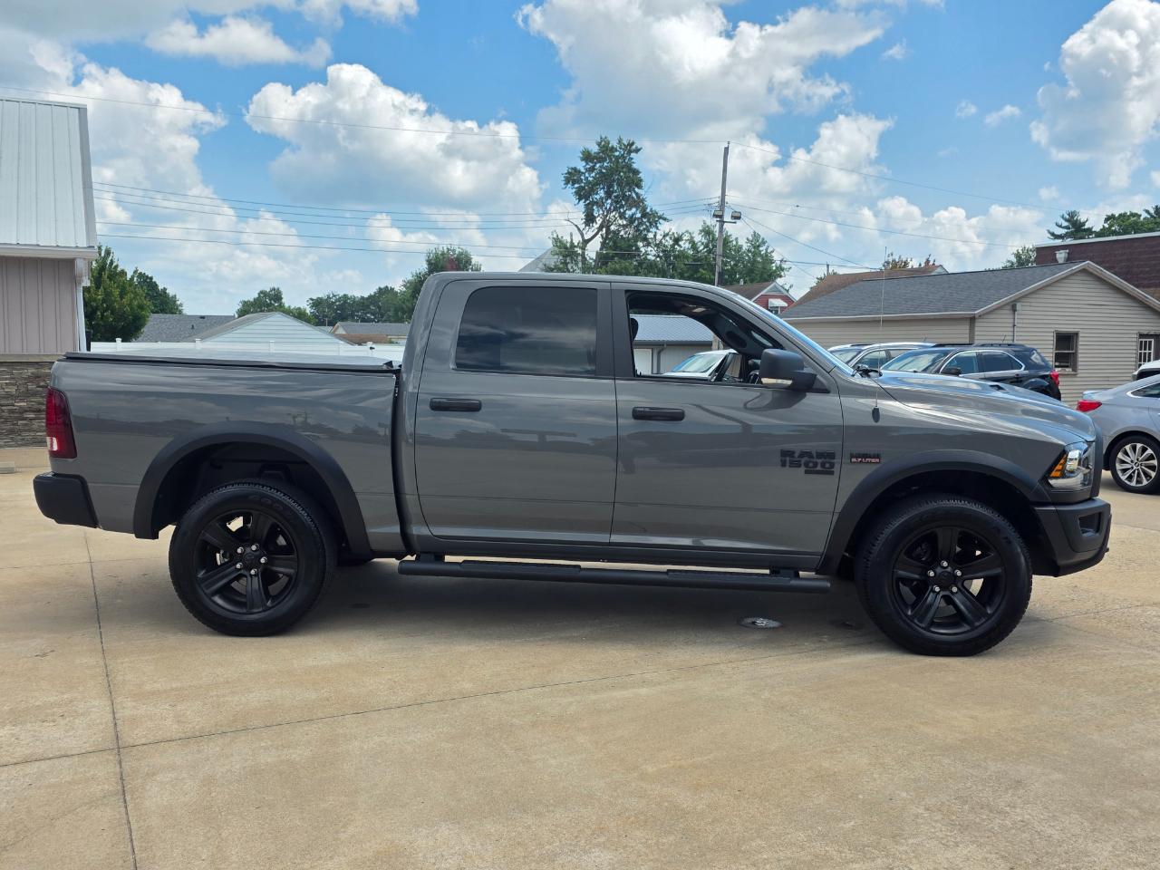 RAM 1500 Classic Tradesman Crew Cab SWB 4WD 2022