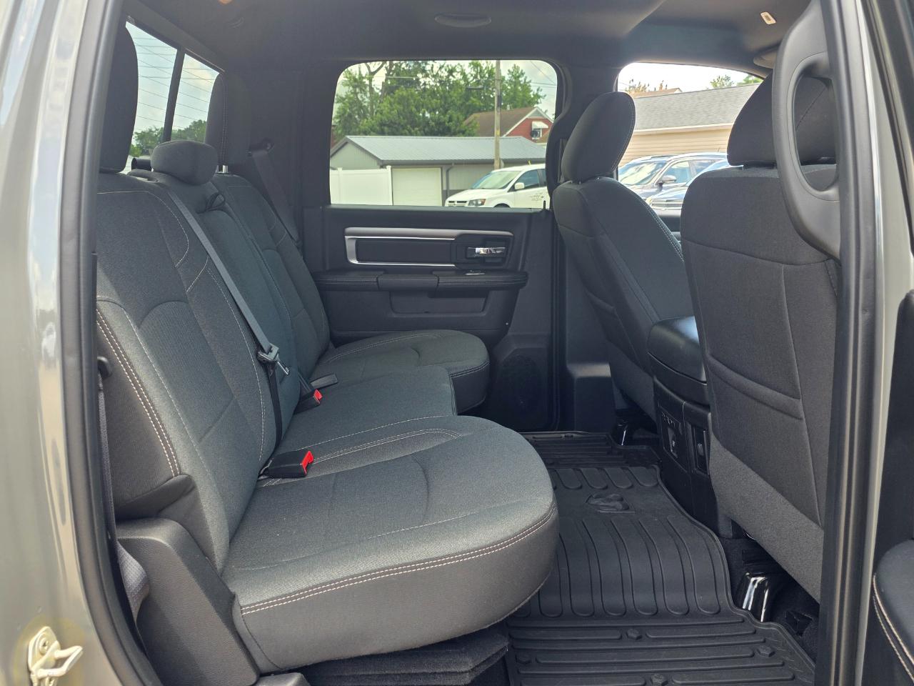 RAM 1500 Classic Tradesman Crew Cab SWB 4WD 2022