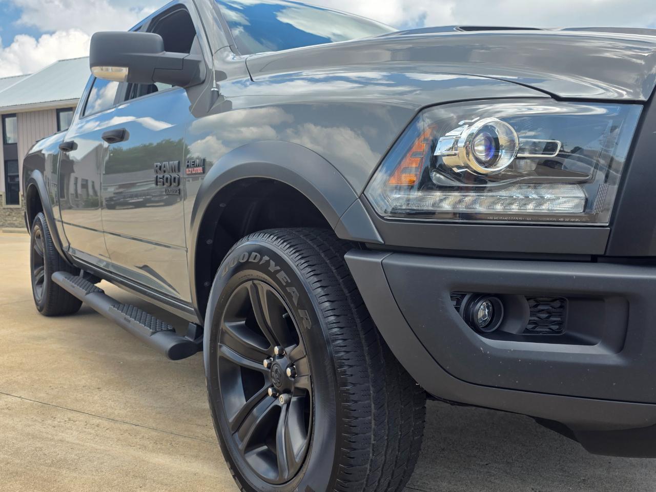 RAM 1500 Classic Tradesman Crew Cab SWB 4WD 2022