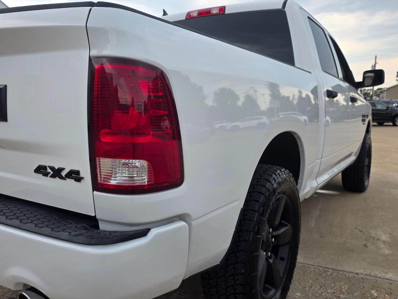 RAM 1500 Classic Tradesman Crew Cab SWB 4WD 2019