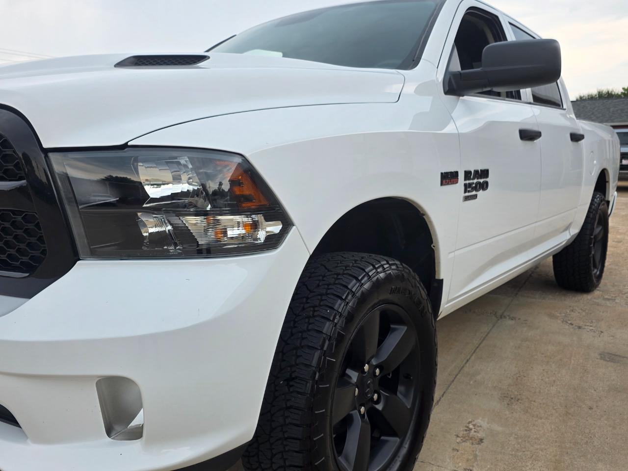 RAM 1500 Classic Tradesman Crew Cab SWB 4WD 2019