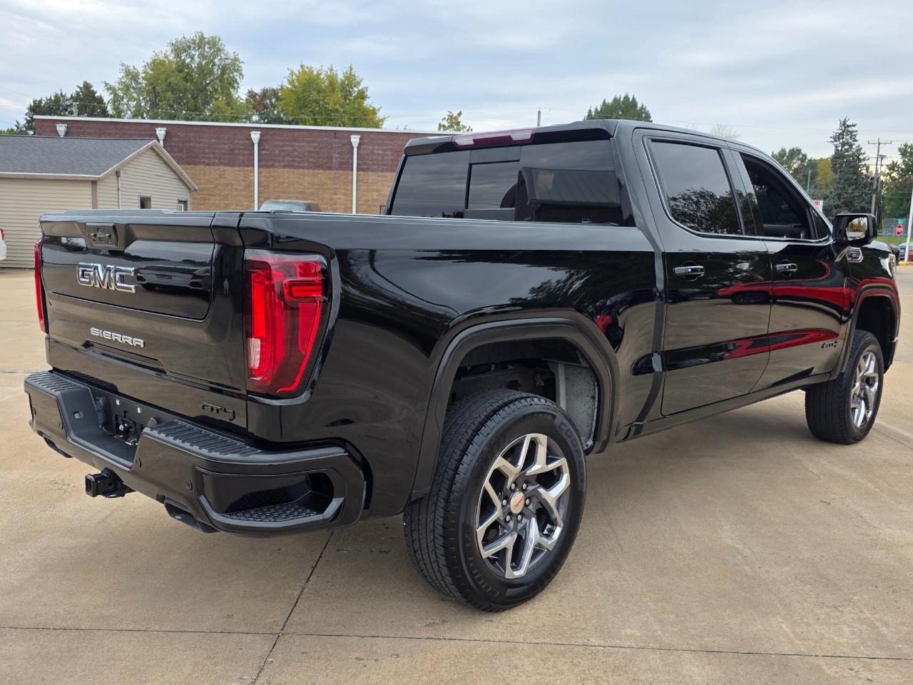 GMC Sierra 1500 Limited AT4 Crew Cab Short Box 4WD 2022