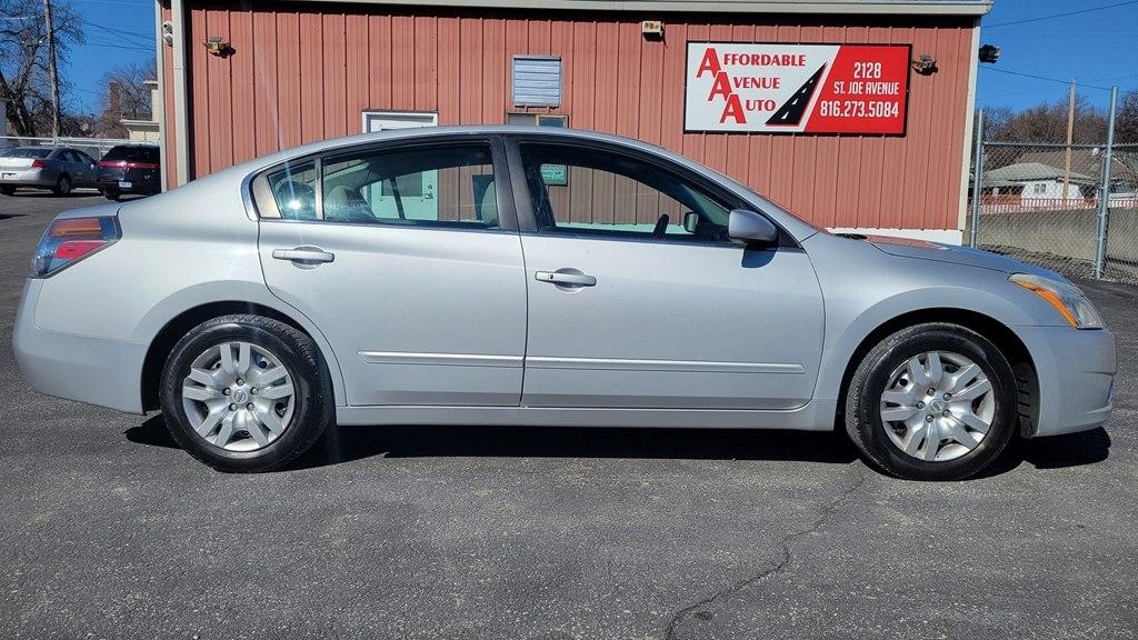 Nissan Altima Base 2012