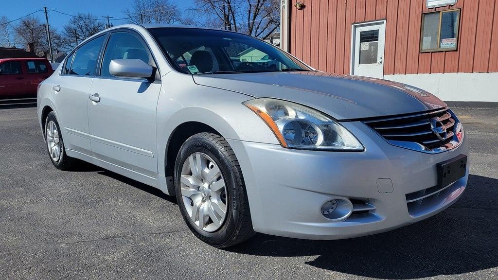 Nissan Altima Base 2012