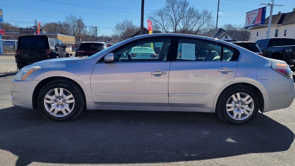 Nissan Altima Base 2012