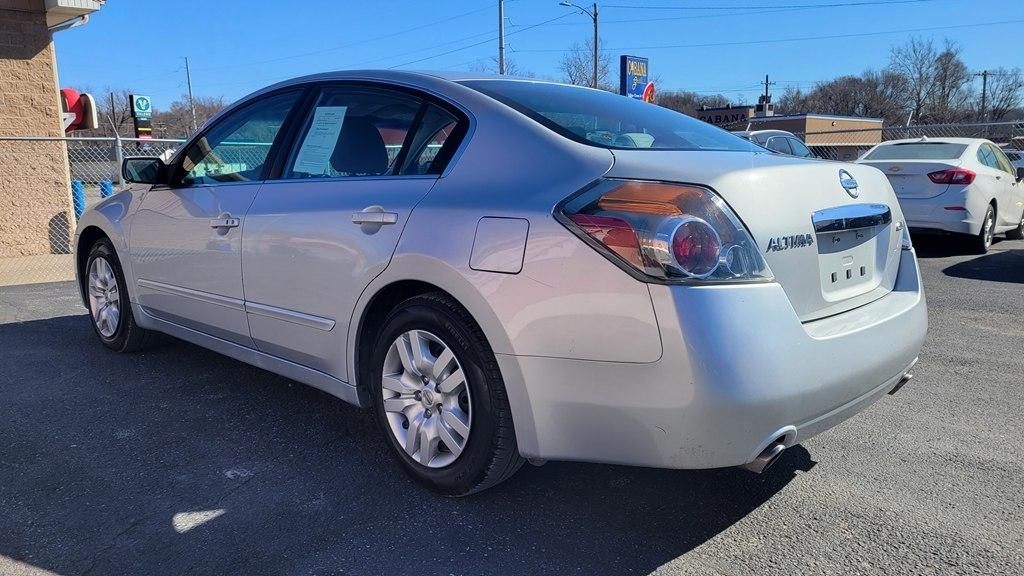 Nissan Altima Base 2012