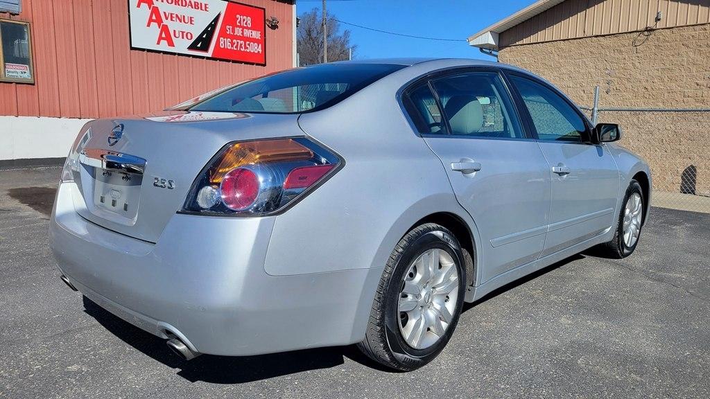 Nissan Altima Base 2012