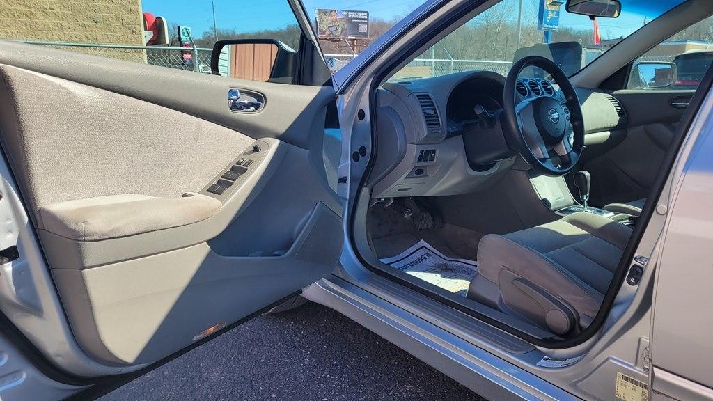 Nissan Altima Base 2012