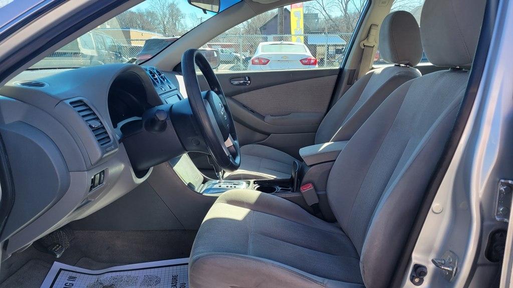 Nissan Altima Base 2012