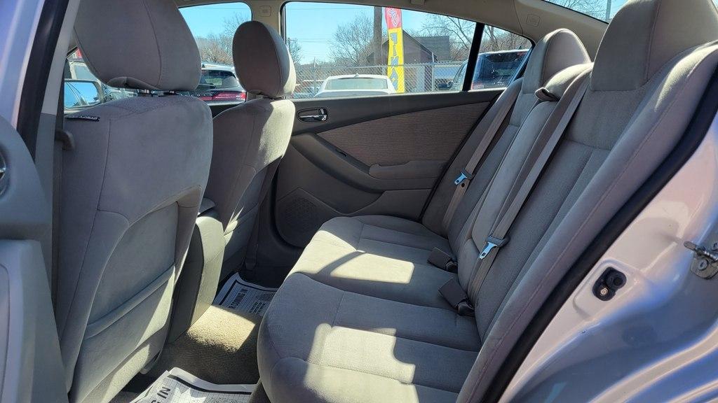 Nissan Altima Base 2012