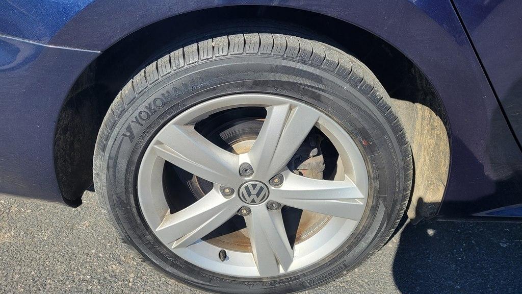 Volkswagen Passat 4dr Sdn 1.8T Auto Wolfsburg Ed PZEV 2014