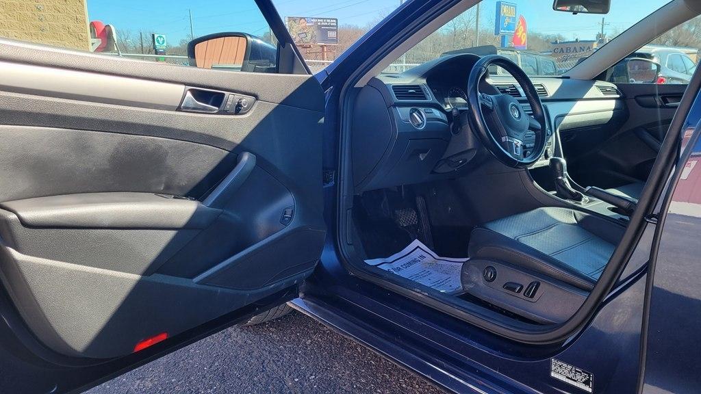 Volkswagen Passat 4dr Sdn 1.8T Auto Wolfsburg Ed PZEV 2014