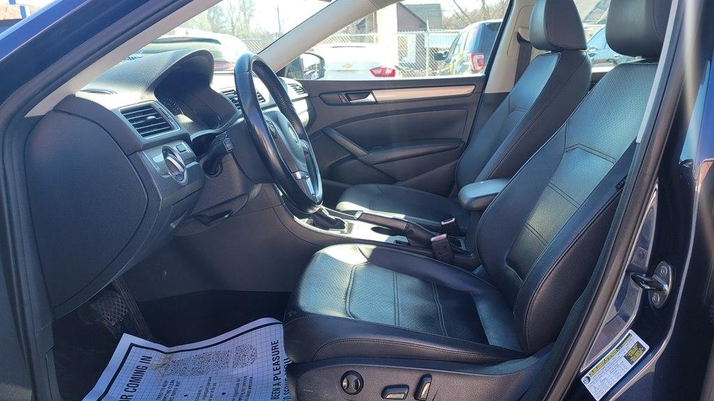 Volkswagen Passat 4dr Sdn 1.8T Auto Wolfsburg Ed PZEV 2014