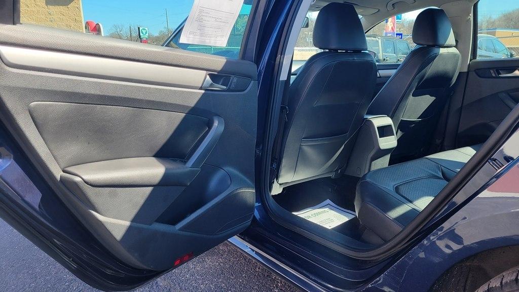 Volkswagen Passat 4dr Sdn 1.8T Auto Wolfsburg Ed PZEV 2014
