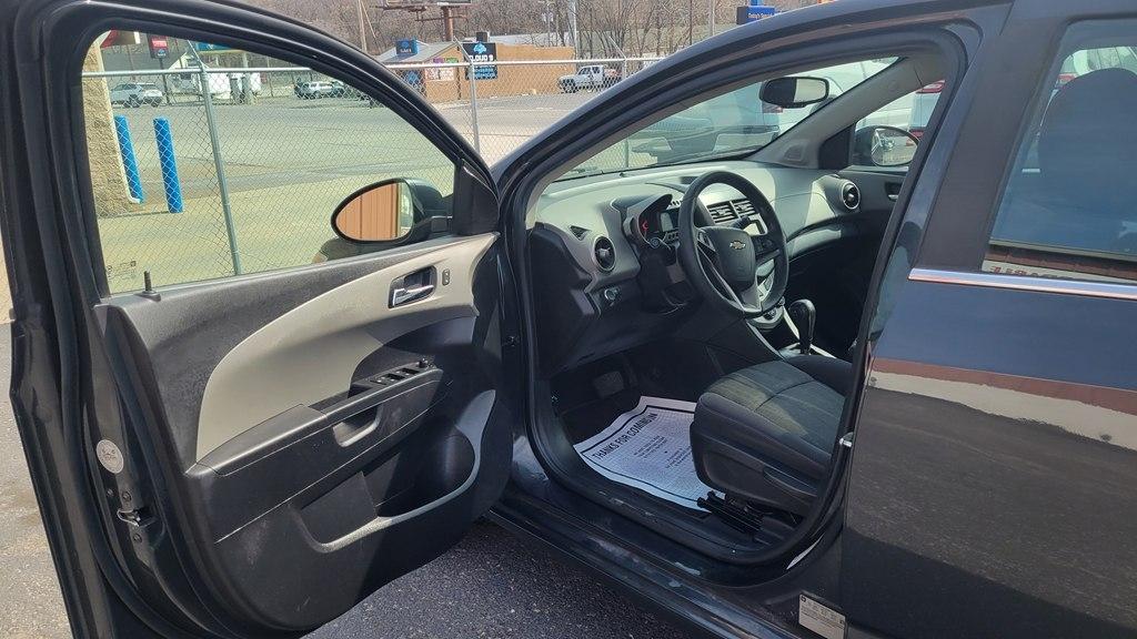 Chevrolet Sonic LT Auto 5-Door 2015