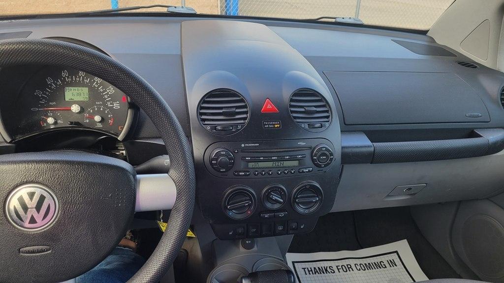 Volkswagen New Beetle  2005