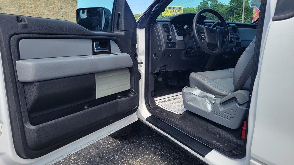 Ford F-150 4WD Reg Cab 145" XL 2014